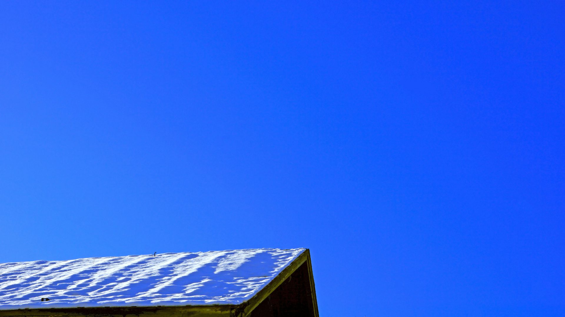blue and white roof under blue sky during daytime